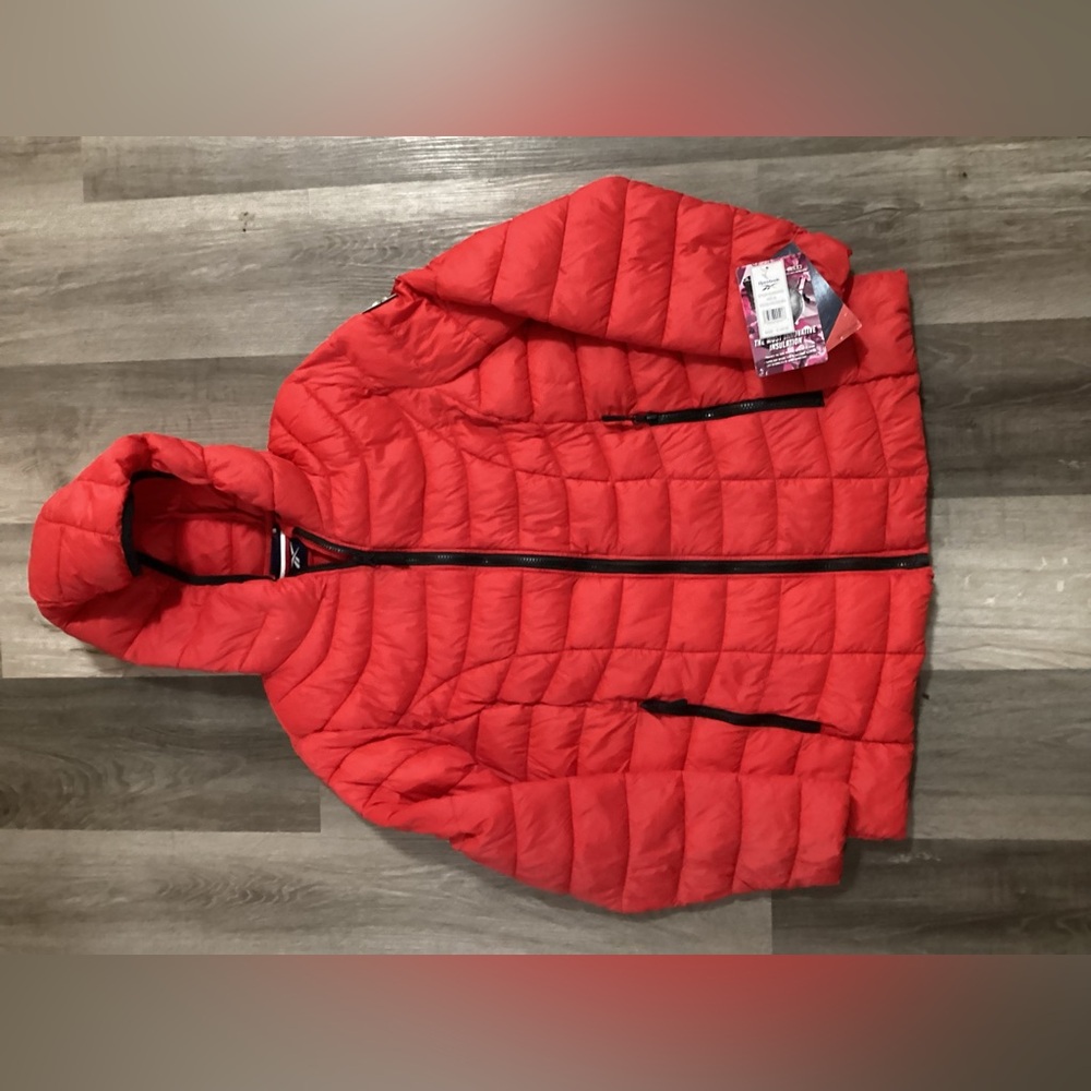 NWT Women’s XL Reebok Lightweight Puffer Jacket in Vortex Red.